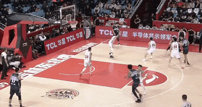 开云体育官网app-姜伟泽使出超远距离双后撤步，再接上下步抛投打进得分有效